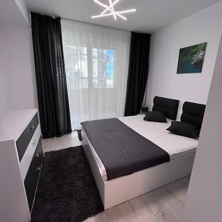 Fiesta Apartment *