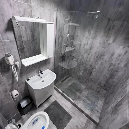 Fiesta Apartment *
